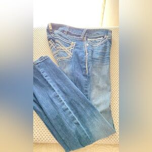 Ariat size 29R embellished flare leg denim jeans. Embellished pockets and seams